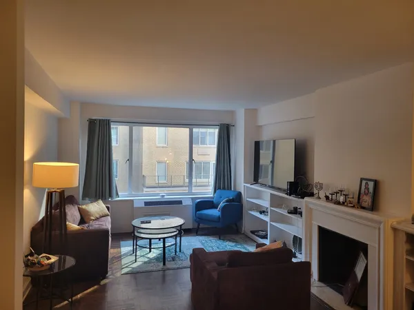 $5,650 | 40 Central Park South, Unit 9G | Central Park South
