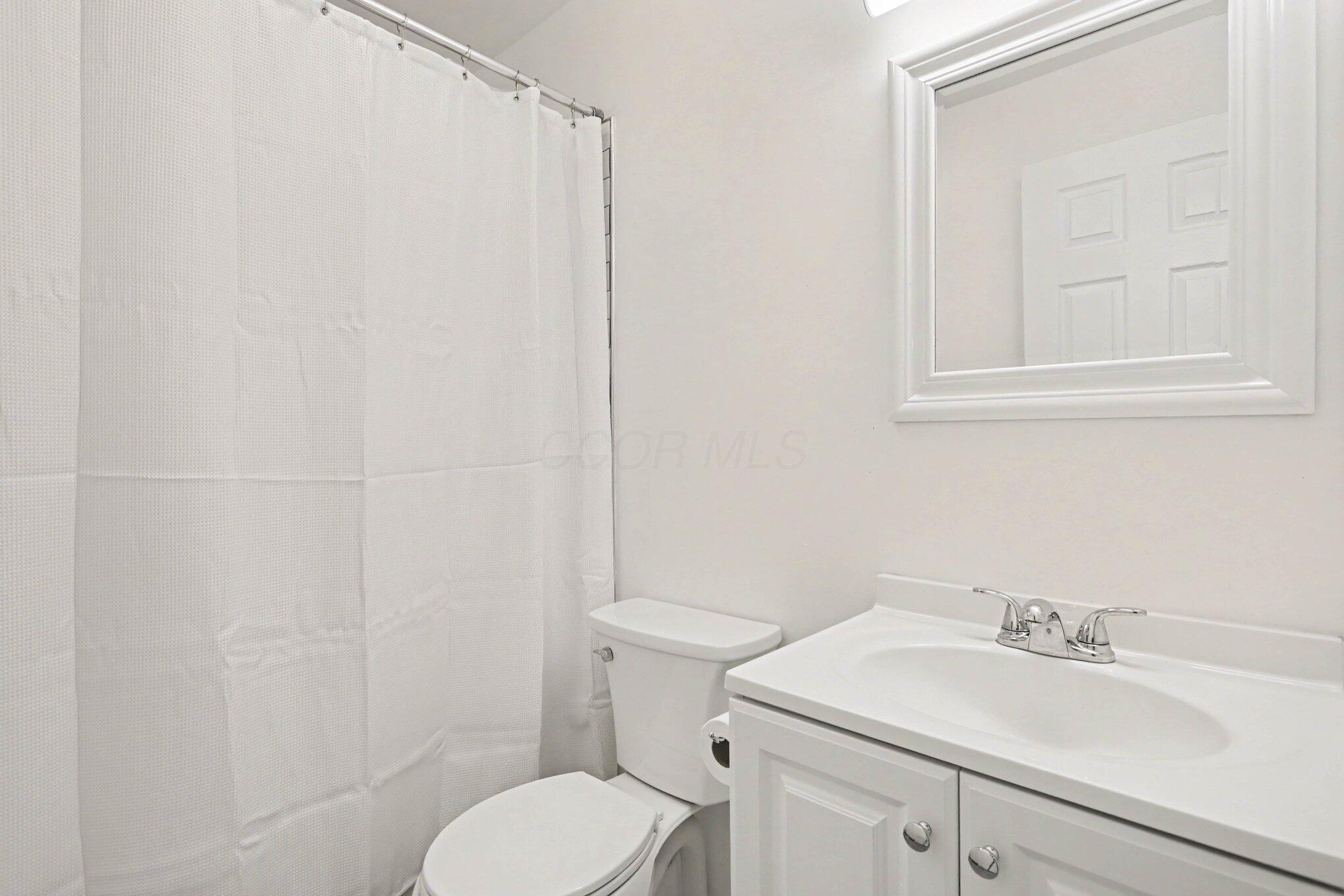 197 Helen Road Southwest Pataskala, OH 43062 - Photo 17 of 32 Bathroom