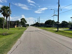 238 16th Street San Leon, TX 77539 - Photo 4 of 5