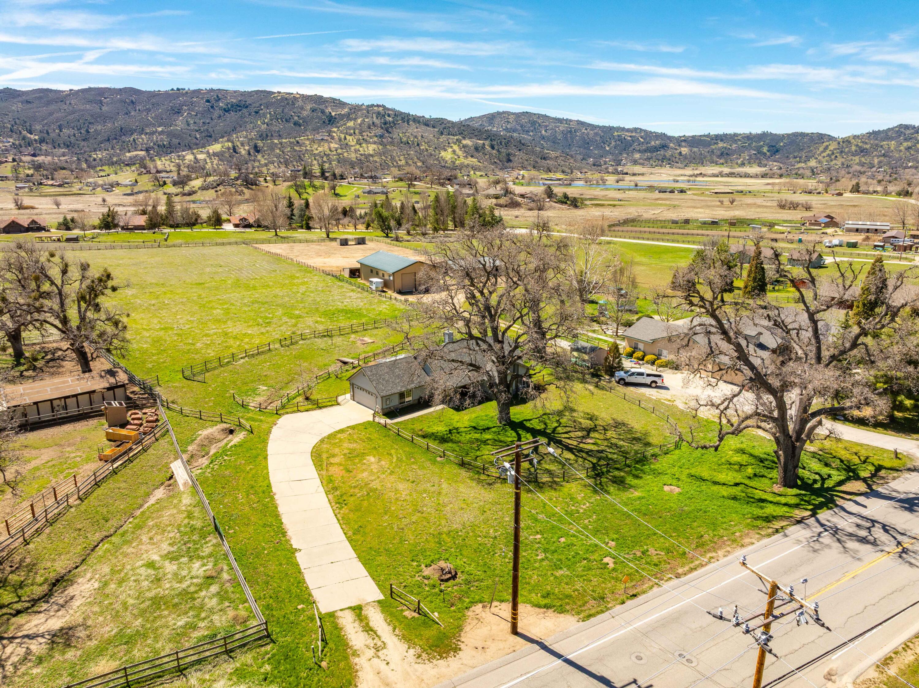 28350 Bear Valley Road Tehachapi, CA 93561 - Photo 4 of 52 Bear Valley-04