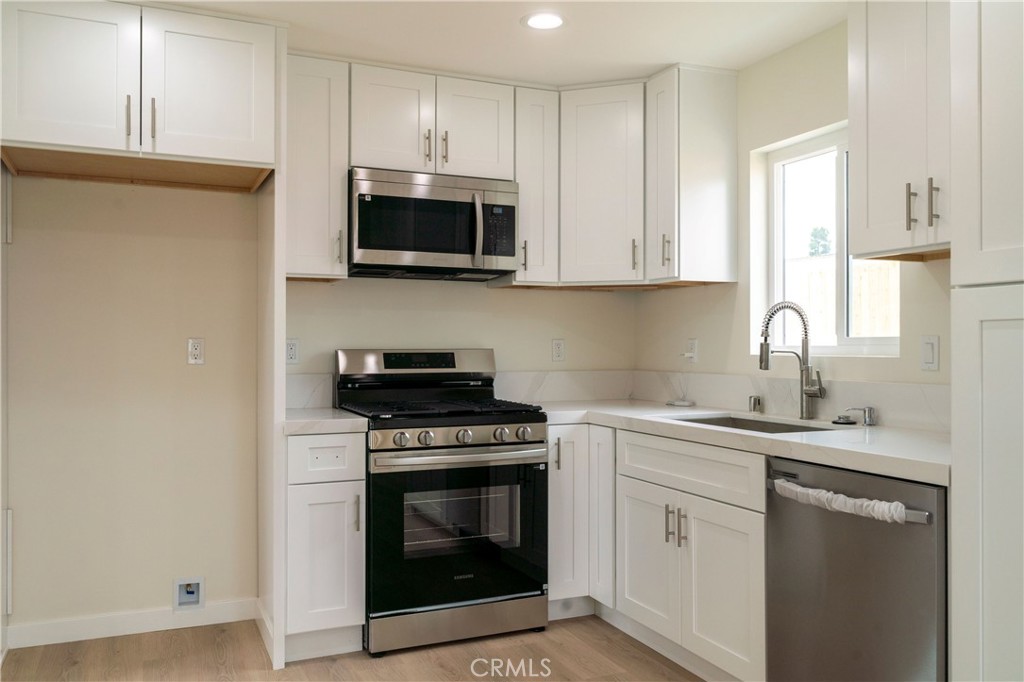 9426 Indiana Avenue Riverside, CA 92503 - Photo 6 of 26 Kitchen