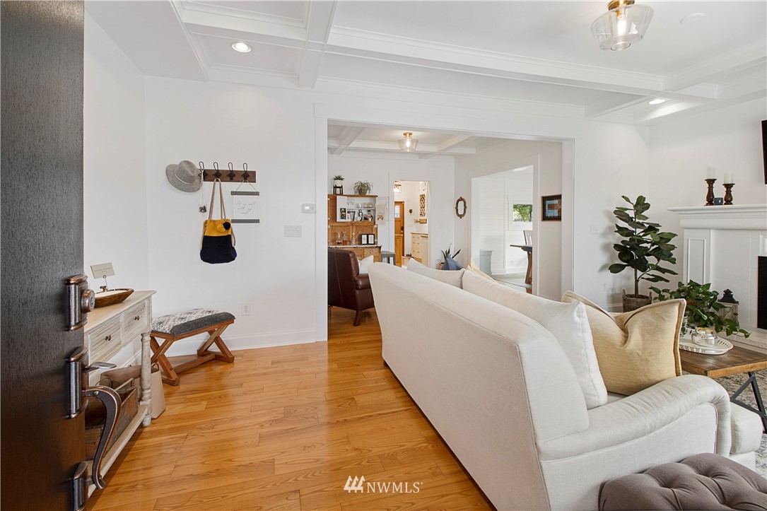 801 Ryan Avenue Sumner, WA 98390 - Photo 11 of 35 a living room with furniture and a chandelier