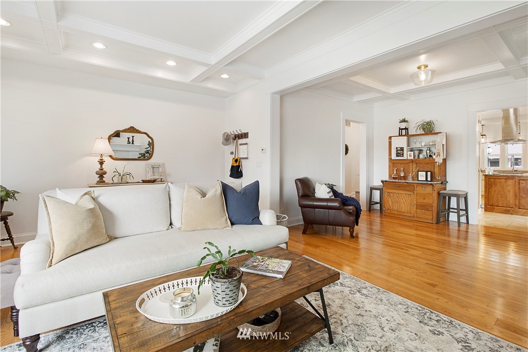 801 Ryan Avenue Sumner, WA 98390 - Photo 14 of 35 a living room with furniture and wooden floor