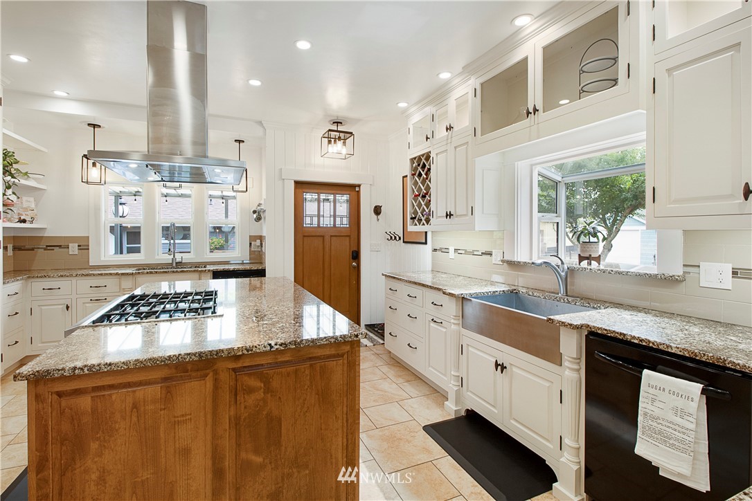 801 Ryan Avenue Sumner, WA 98390 - Photo 17 of 35 a kitchen with stainless steel appliances granite countertop a sink stove and refrigerator