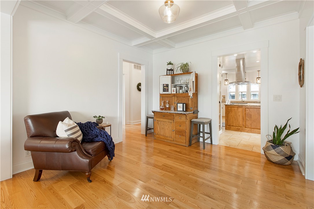 801 Ryan Avenue Sumner, WA 98390 - Photo 21 of 35 a living room with furniture and wooden floor