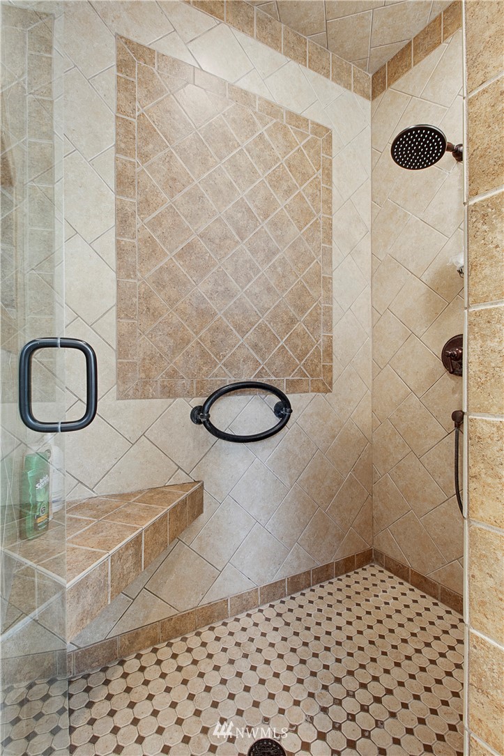 801 Ryan Avenue Sumner, WA 98390 - Photo 27 of 35 a bathroom with a shower