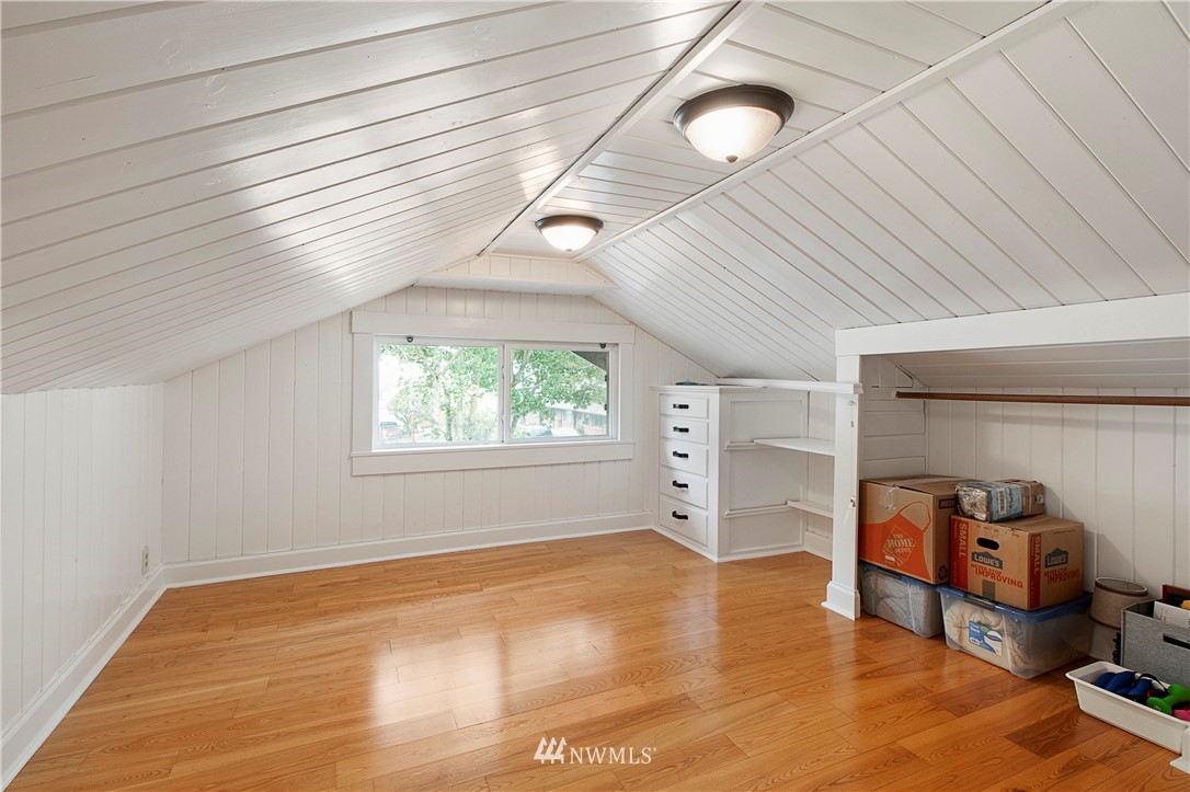 801 Ryan Avenue Sumner, WA 98390 - Photo 32 of 35 a view of a room with gym equipment