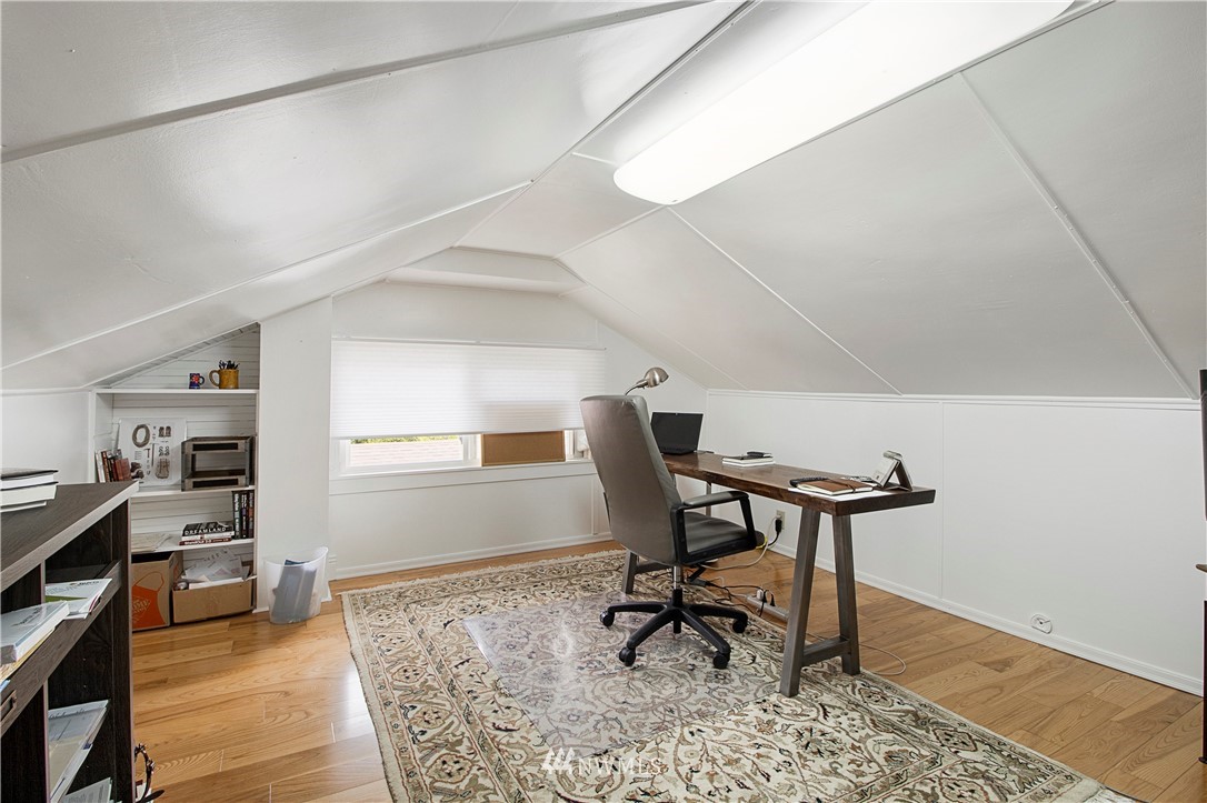 801 Ryan Avenue Sumner, WA 98390 - Photo 33 of 35 a workspace with furniture and a wooden floor
