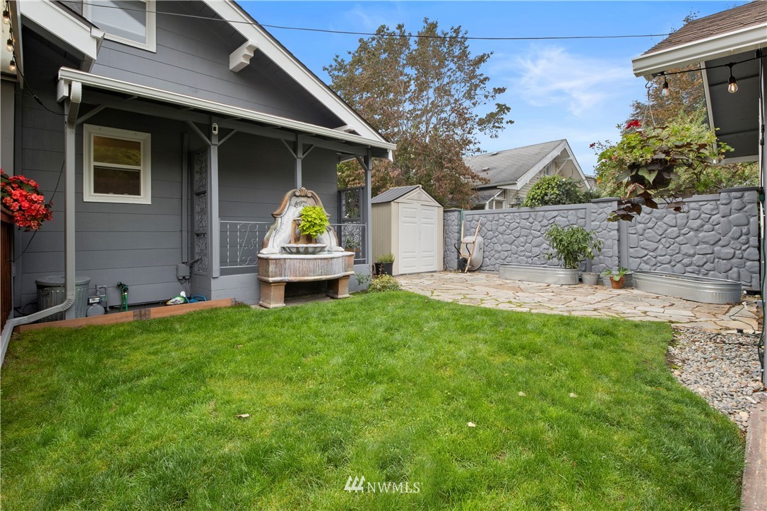 801 Ryan Avenue Sumner, WA 98390 - Photo 6 of 35 a front view of a house with a garden and plants