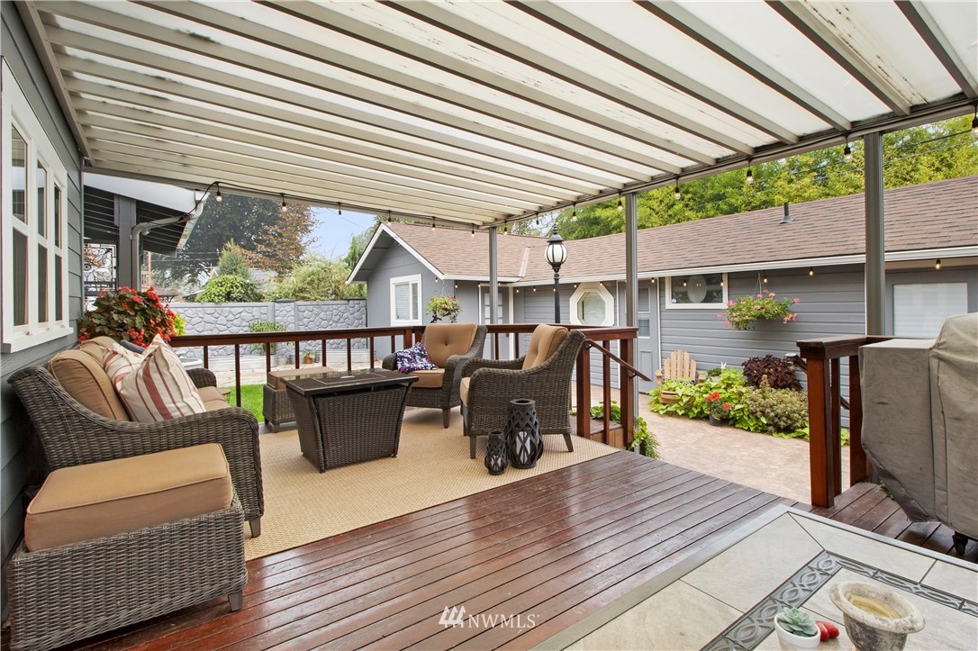 801 Ryan Avenue Sumner, WA 98390 - Photo 9 of 35 a view of a patio with table and chairs potted plants with wooden floor and floor to ceiling window