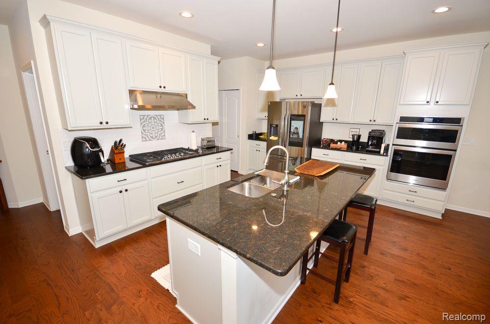 24823 Ivy Road Novi, MI 48375 - Photo 6 of 17