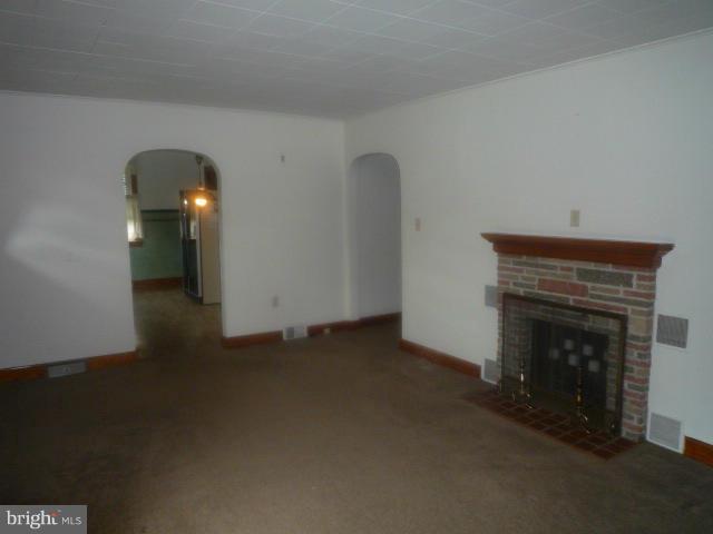 21157 Greenbrier Road Boonsboro, MD 21713 - Photo 5 of 17 Living Room