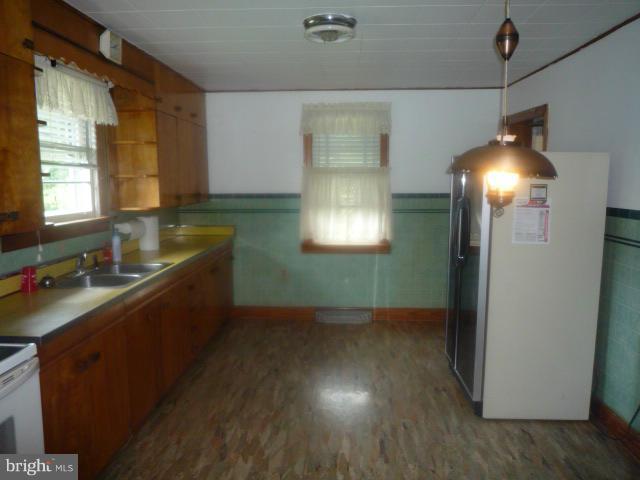 21157 Greenbrier Road Boonsboro, MD 21713 - Photo 6 of 17 Kitchen