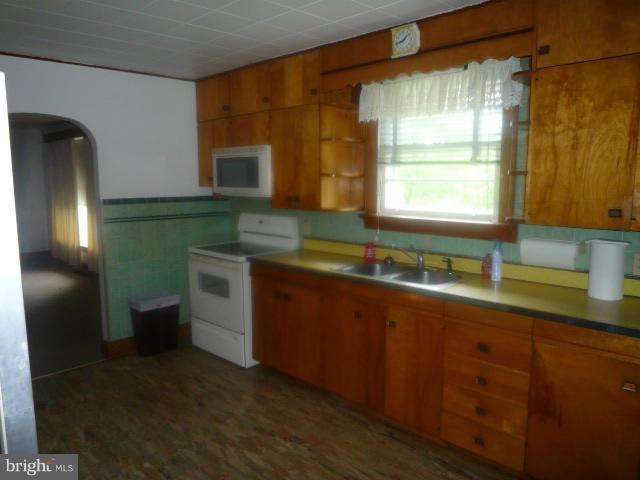21157 Greenbrier Road Boonsboro, MD 21713 - Photo 8 of 17 Kitchen