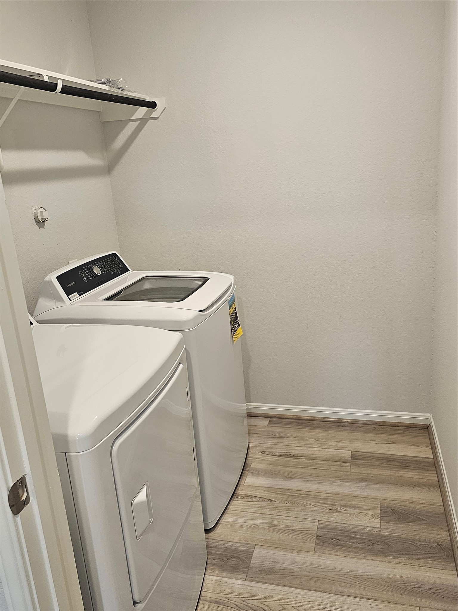 5207 Shallowhurst Lane Katy, TX 77449 - Photo 17 of 27 a utility room with dryer and washer