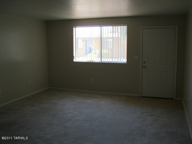 350 North Silverbell Road, Unit 27 Tucson, AZ 85745 - Photo 9 of 13