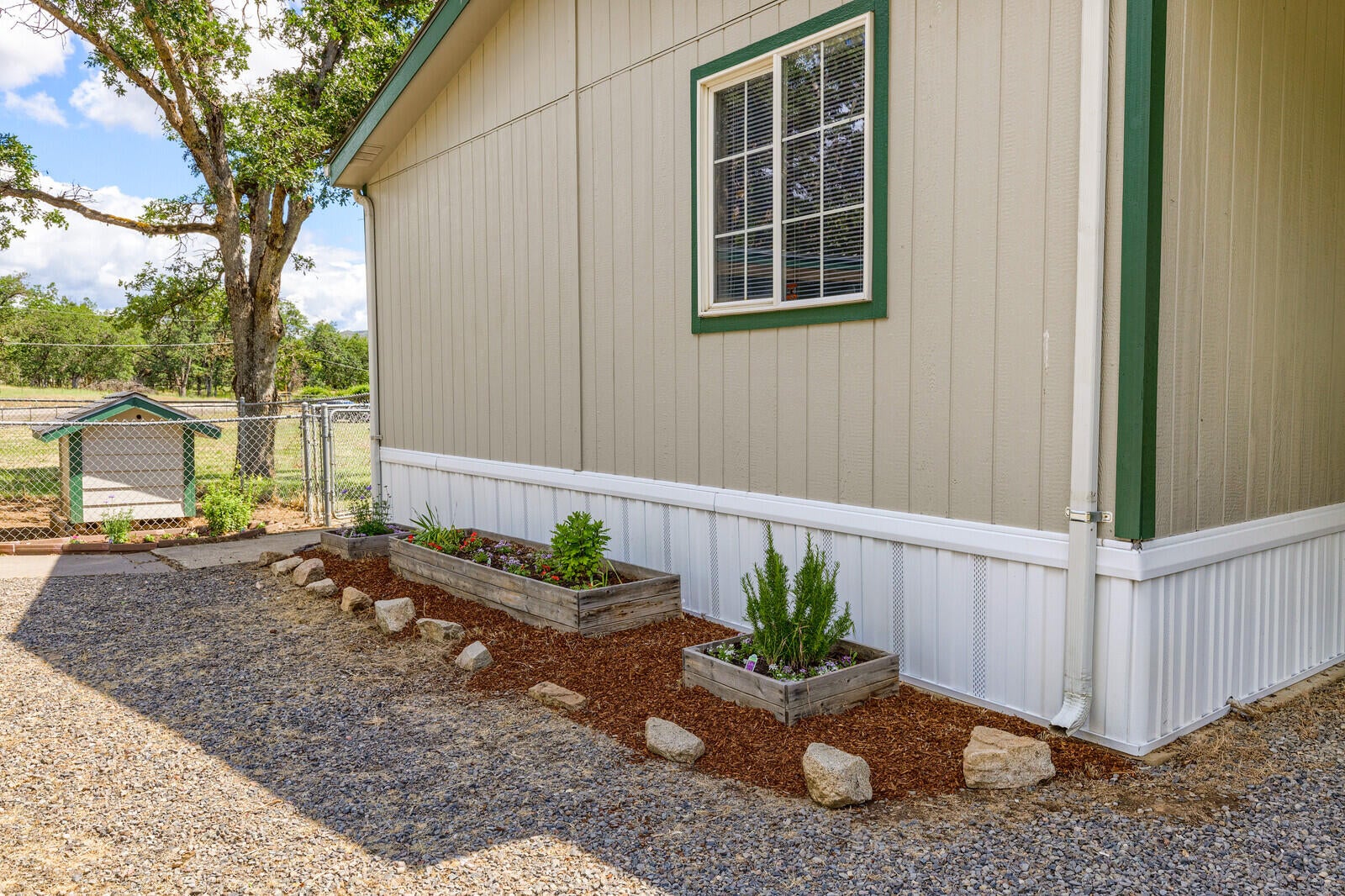 8475 Blackwell Road Central Point, OR 97502 - Photo 11 of 38 45_BR_45_mls