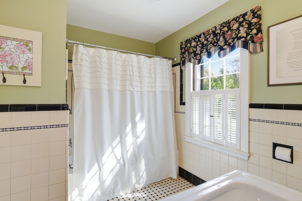 38 Oxford Road Longmeadow, MA 01106 - Photo 25 of 42