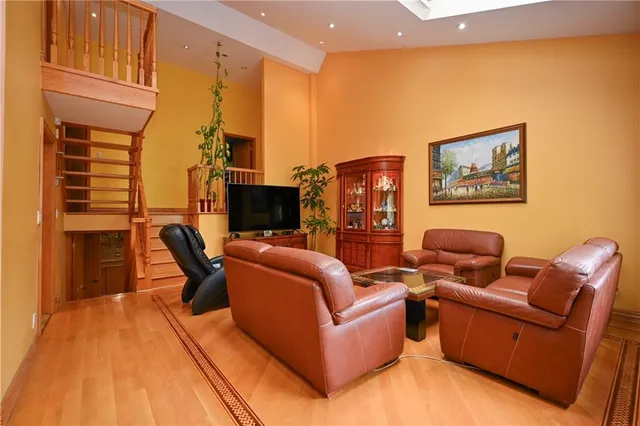 $1,639,000 | 47 Gaylord Drive North | Mill Basin