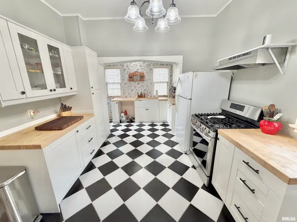 $119,900 | 1416 North Kellogg Street, Galesburg, IL 61401