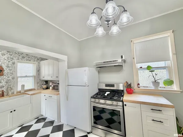 $119,900 | 1416 North Kellogg Street, Galesburg, IL 61401