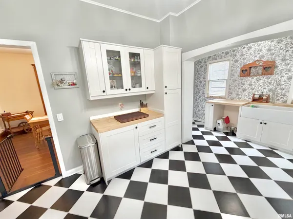 $119,900 | 1416 North Kellogg Street, Galesburg, IL 61401