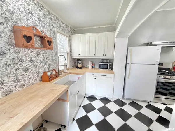 $119,900 | 1416 North Kellogg Street, Galesburg, IL 61401