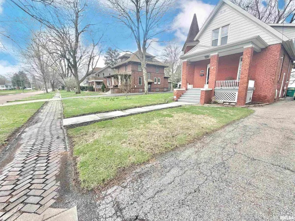 $119,900 | 1416 North Kellogg Street, Galesburg, IL 61401