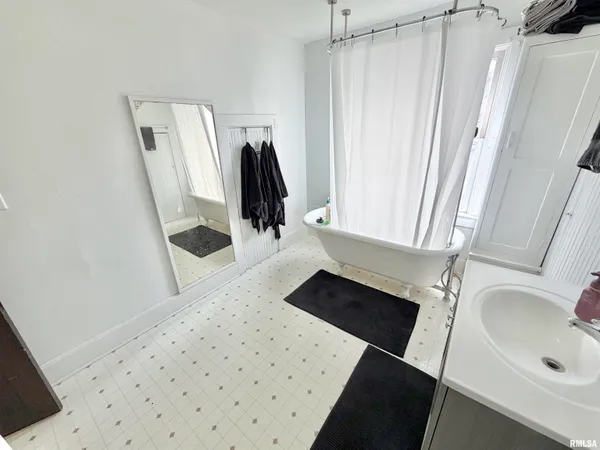 $119,900 | 1416 North Kellogg Street, Galesburg, IL 61401