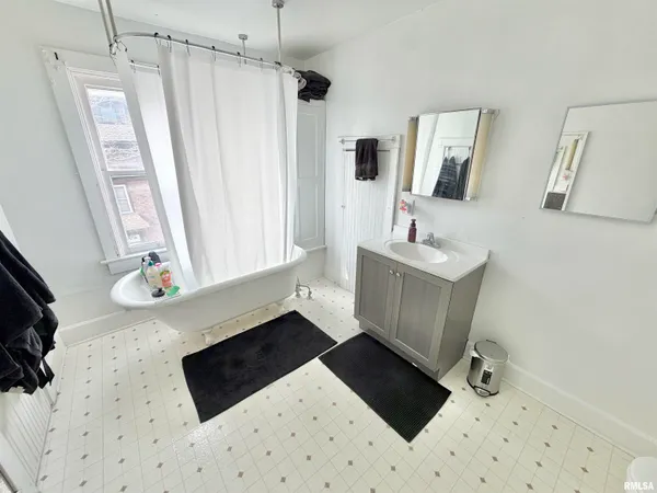 $119,900 | 1416 North Kellogg Street, Galesburg, IL 61401