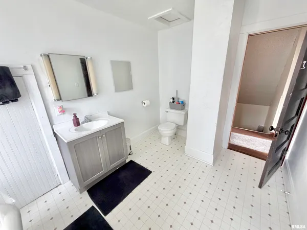 $119,900 | 1416 North Kellogg Street, Galesburg, IL 61401