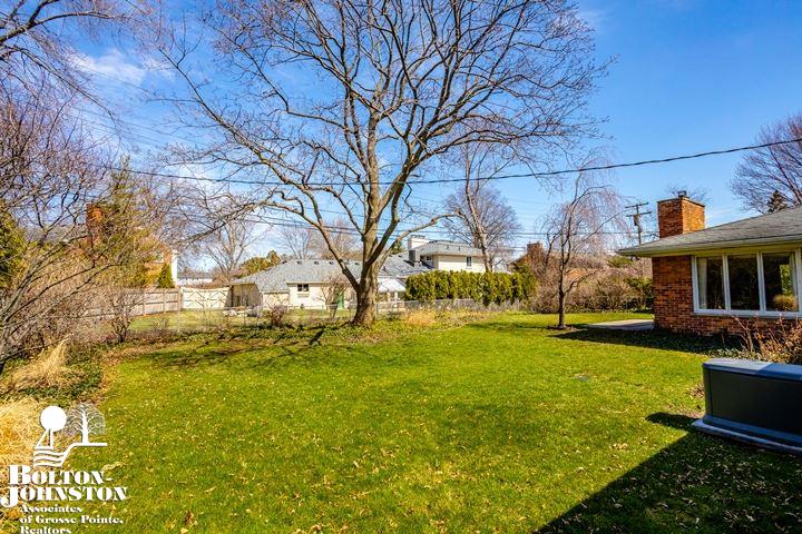 412 Lexington Road Grosse Pointe Farms, MI 48236 - Photo 8 of 43