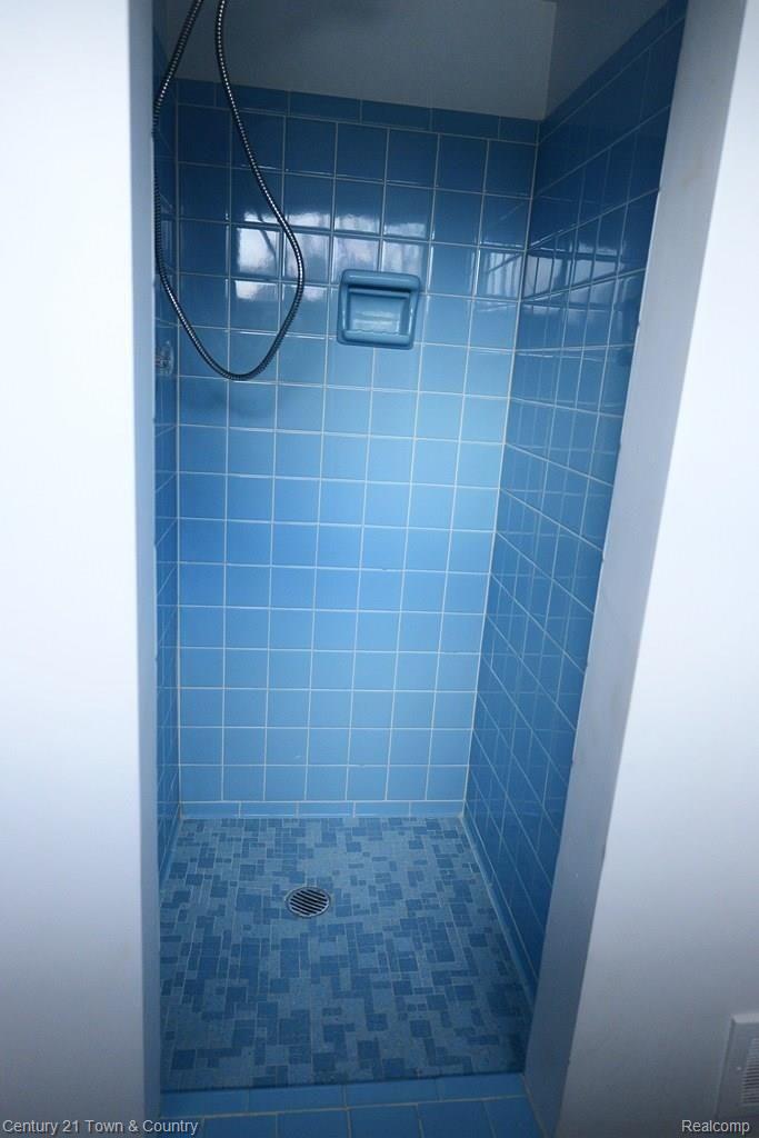 4025 Normandy Road Royal Oak, MI 48073 - Photo 23 of 35 Master Shower detail