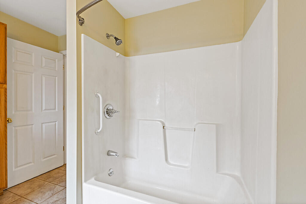 11 Trask Road Benton, ME 04901 - Photo 16 of 40 Tub Shower