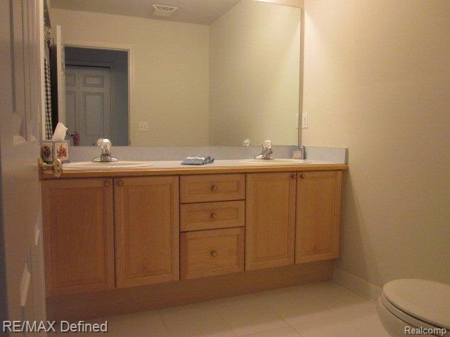 1946 Rainbow Drive Rochester, MI 48306 - Photo 22 of 25 Main Bath