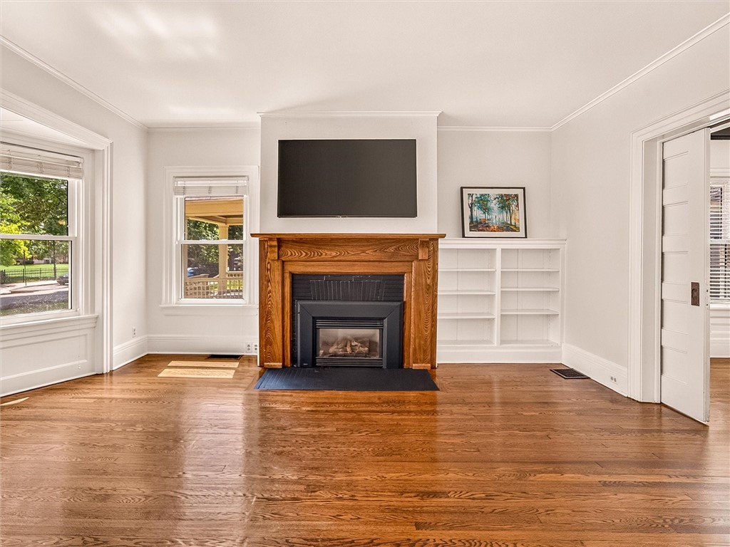 143 Barrington Street Rochester, NY 14607 - Photo 8 of 49 LIVING ROOM