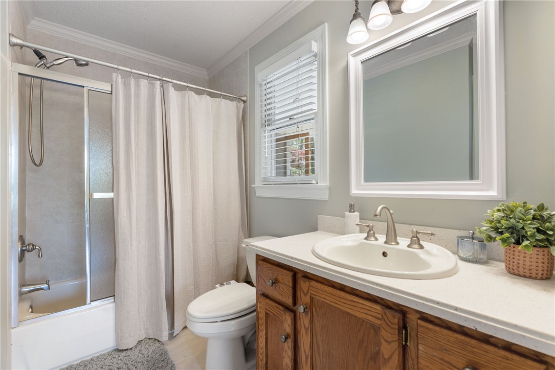 1002 Whitfield Point Road Anderson, SC 29626 - Photo 37 of 49 This bathroom offers a functional tub and shower combination with a single vanity.