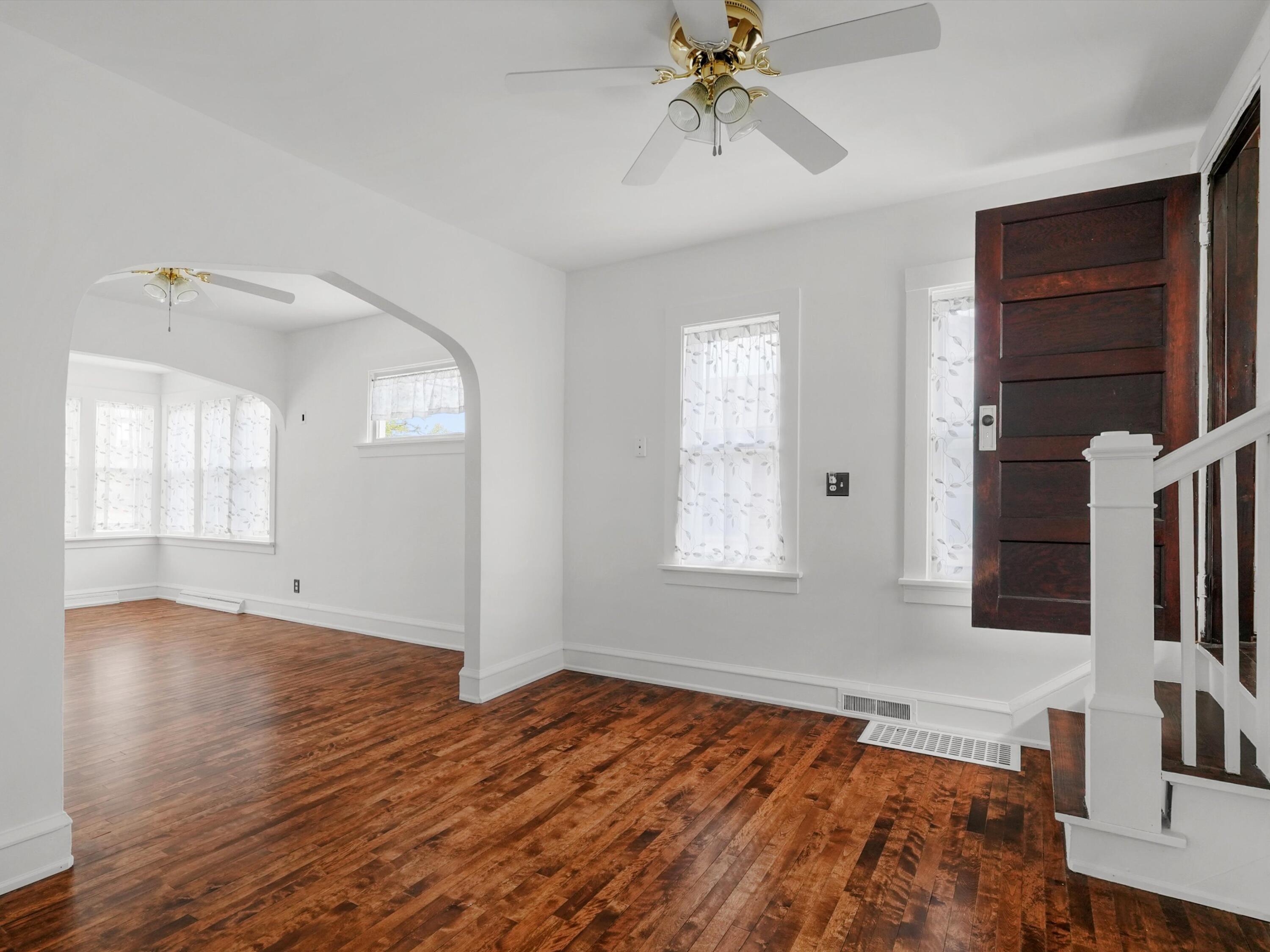 2215 11th Street Two Rivers, WI 54241 - Photo 7 of 27 07-DSC07157