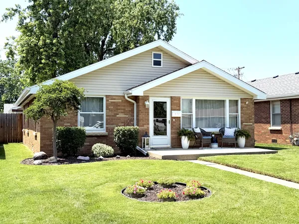 $189,900 | 271 North Douglas Avenue, Bradley, IL 60915