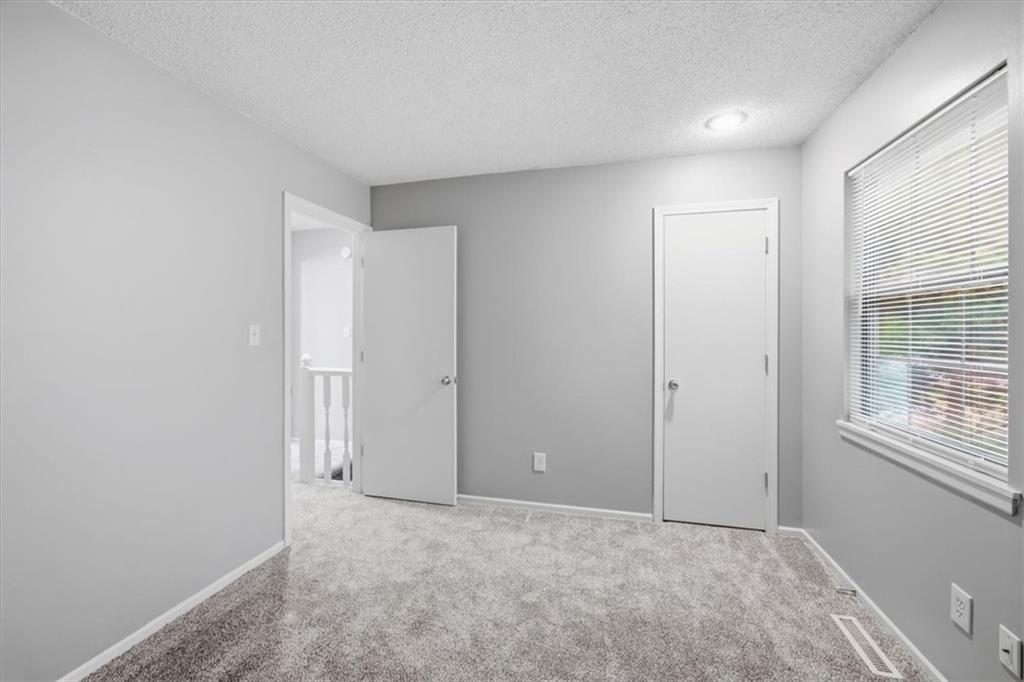 727 Southwest Liggett Road, Unit B Blue Springs, MO 64015 - Photo 16 of 19