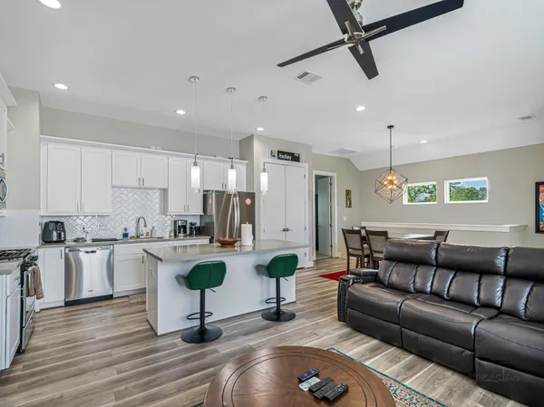 $2,600 | 240 Julia Street, Unit A, Houston, TX 77022