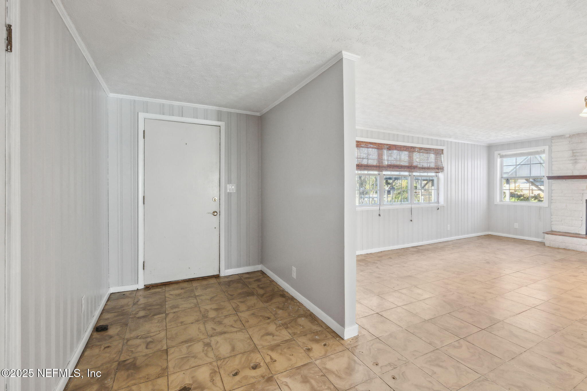 2613 Clara Road Jacksonville, FL 32216 - Photo 5 of 49 5-Foyer