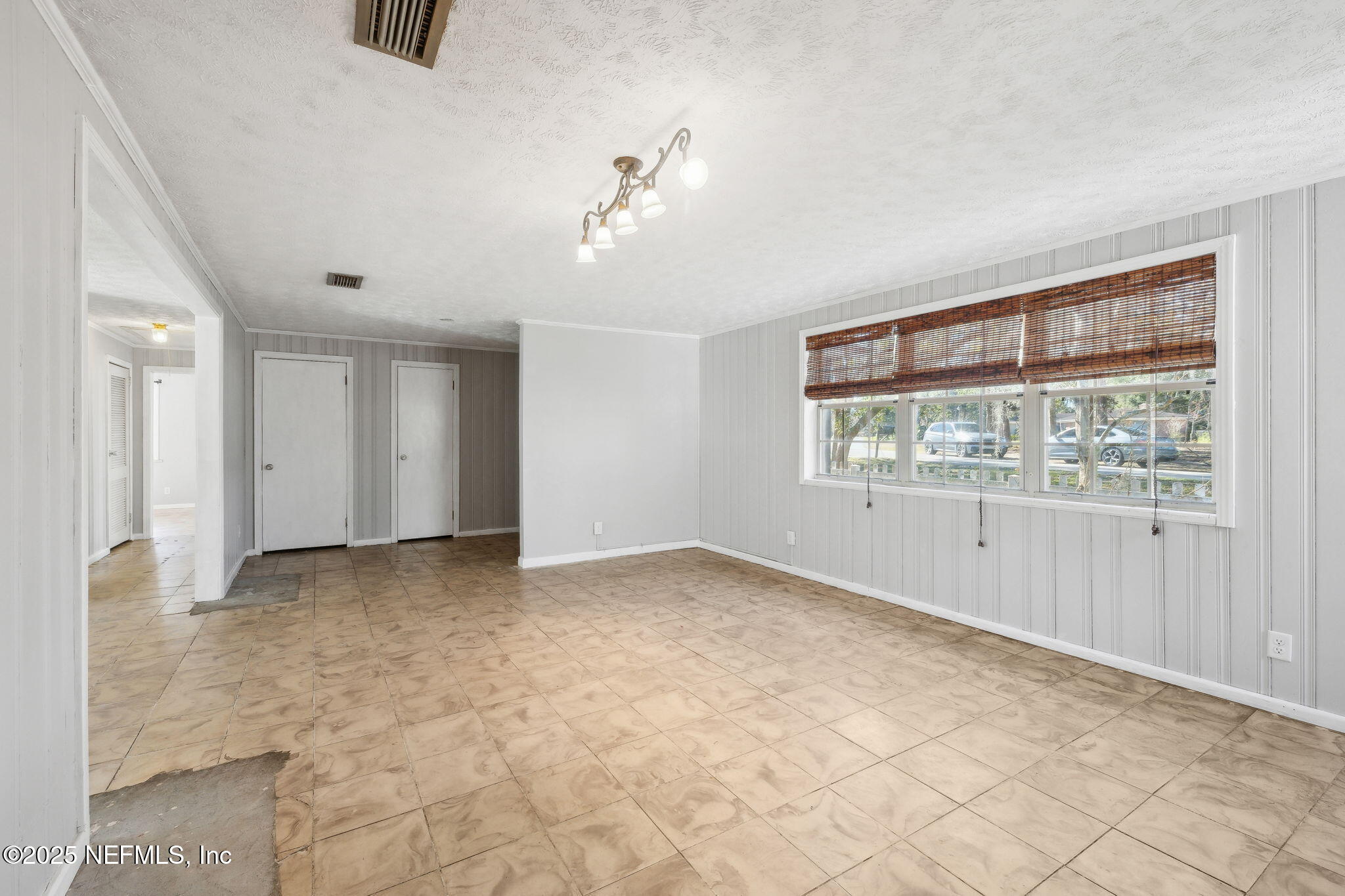 2613 Clara Road Jacksonville, FL 32216 - Photo 9 of 49 9-Living Room View 4