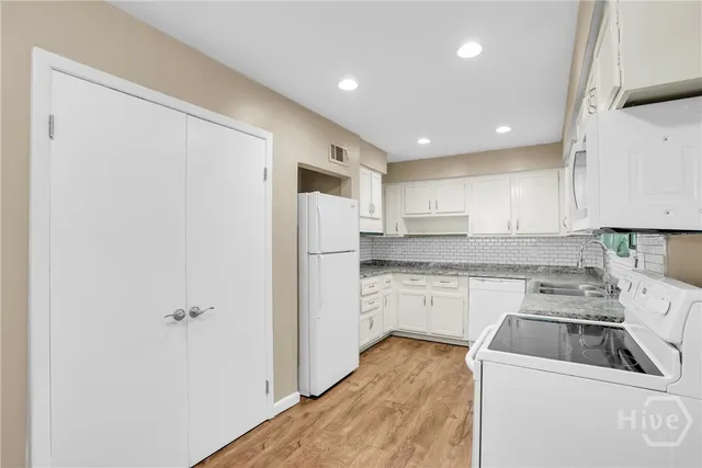 $2,400 | 2222 Bacon Park Drive, Savannah, GA 31406