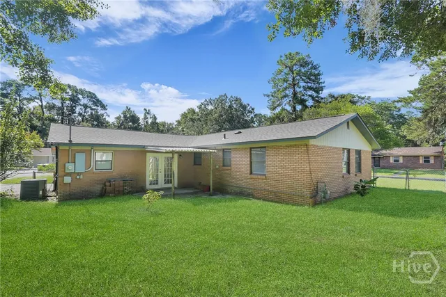 $2,400 | 2222 Bacon Park Drive, Savannah, GA 31406