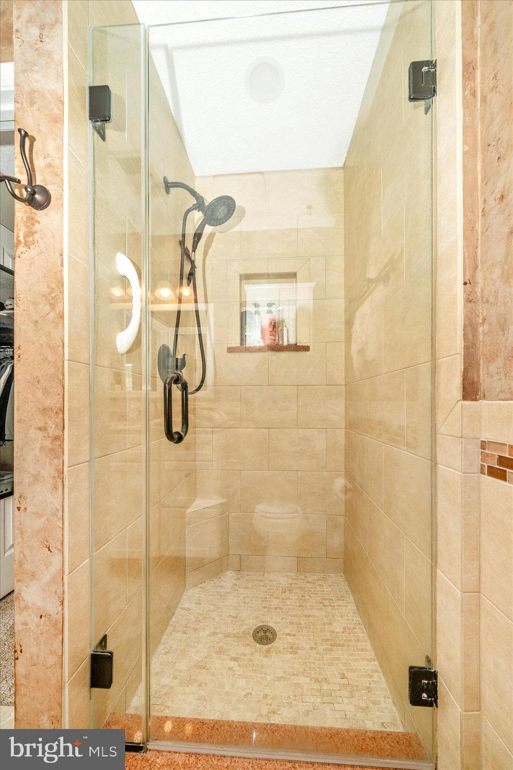 5440 Lyndale Way Frederick, MD 21703 - Photo 23 of 47 Primary Bathroom