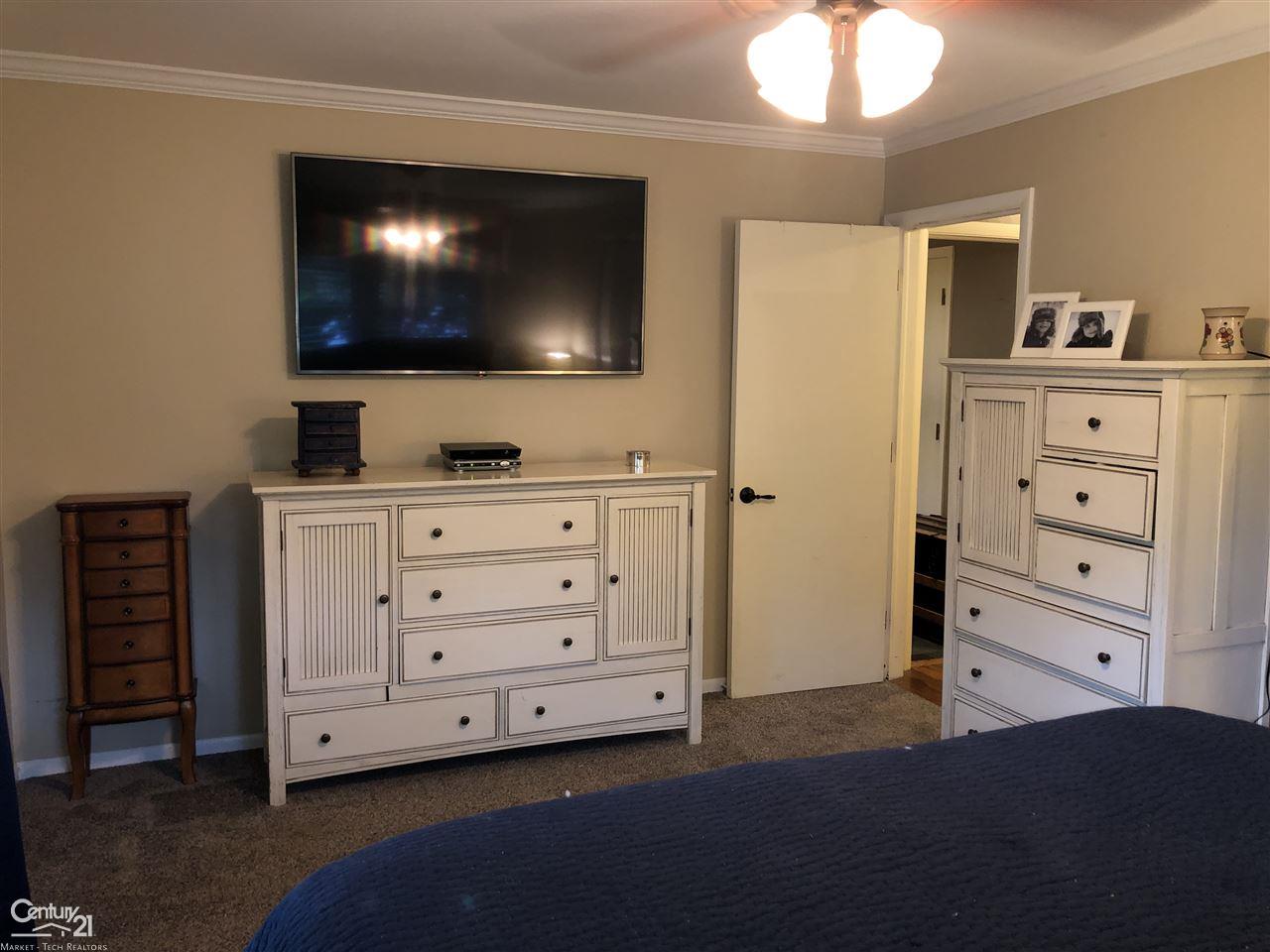 15601 Millar Road Clinton Township, MI 48036 - Photo 20 of 53 31396090-19.JPG