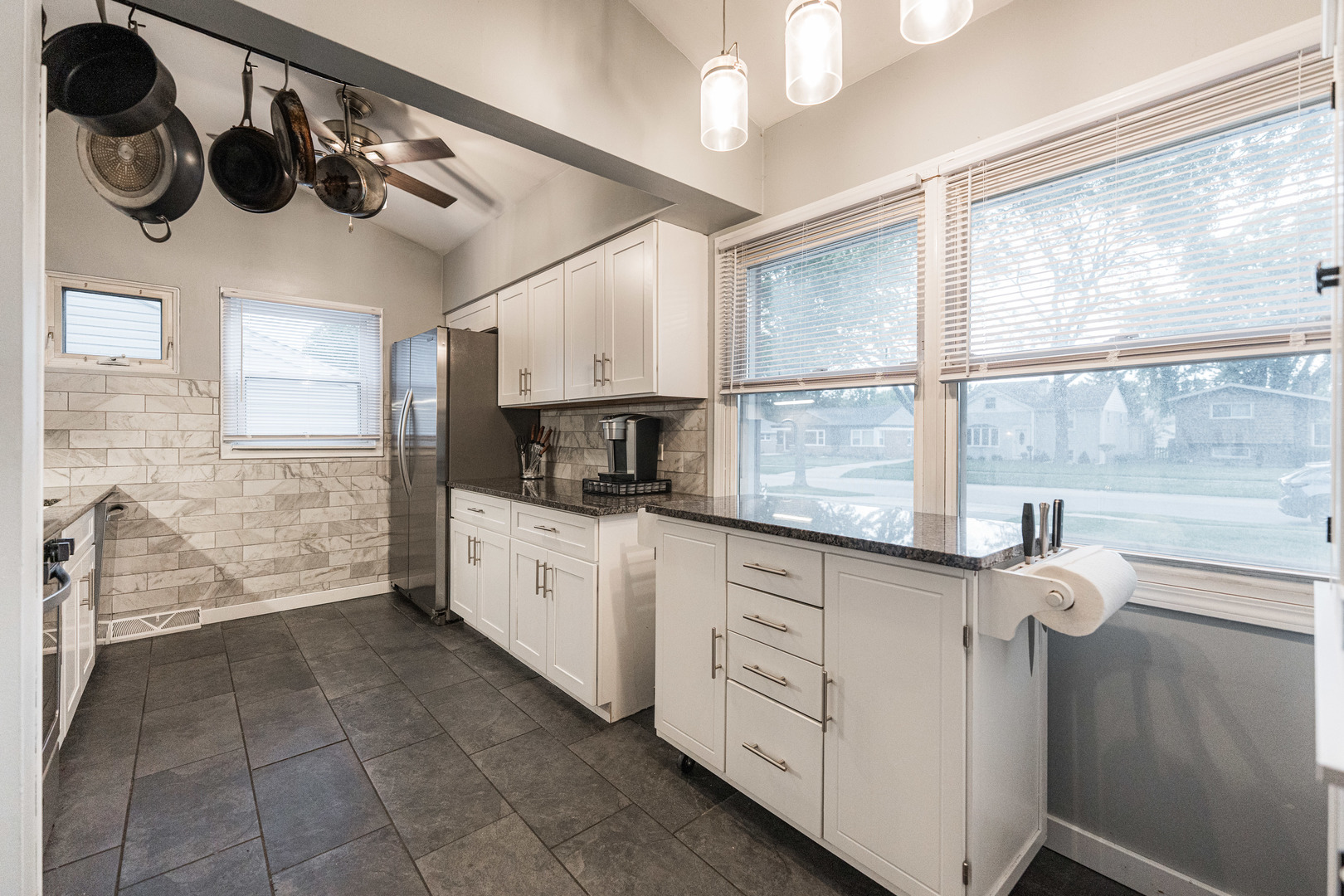 411 West Taylor Road Lombard, IL 60148 - Photo 7 of 23 Gallery Image 7