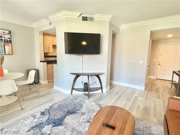 $1,995 | 210 East Flamingo Road, Unit 320, Las Vegas, NV 89169