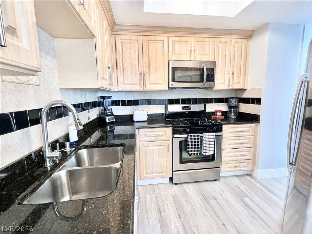 210 East Flamingo Road, Unit 320 Las Vegas, NV 89169 - Photo 9 of 30